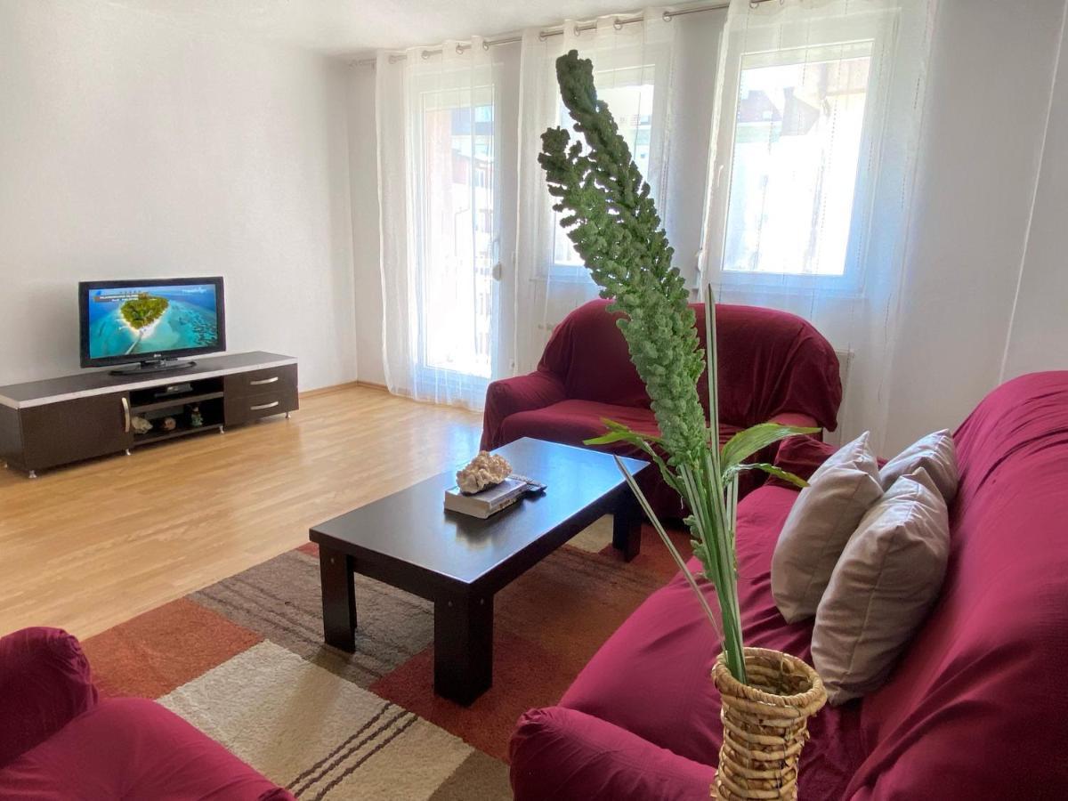 Zogu Apartments - City Center Pristina Kültér fotó